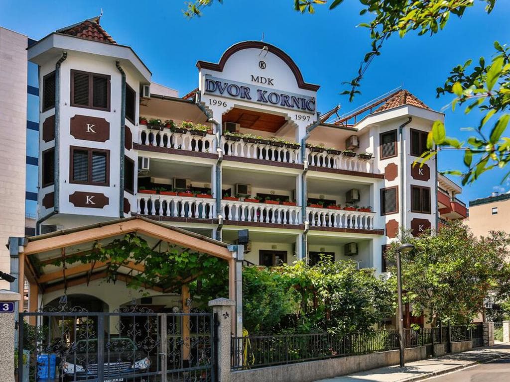 Villa Dvor Kornic Budva gallery 1