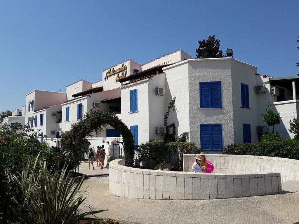 Aleksandar Budva gallery 1